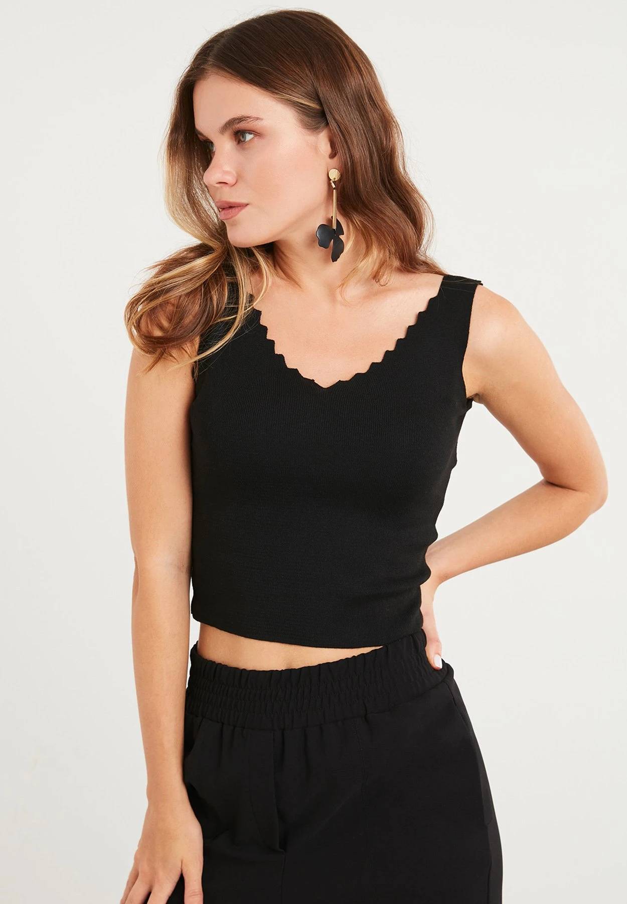 LELA Regular Fit - Top - Black 4 LELA Regular Fit - Top - Black - immagine 4