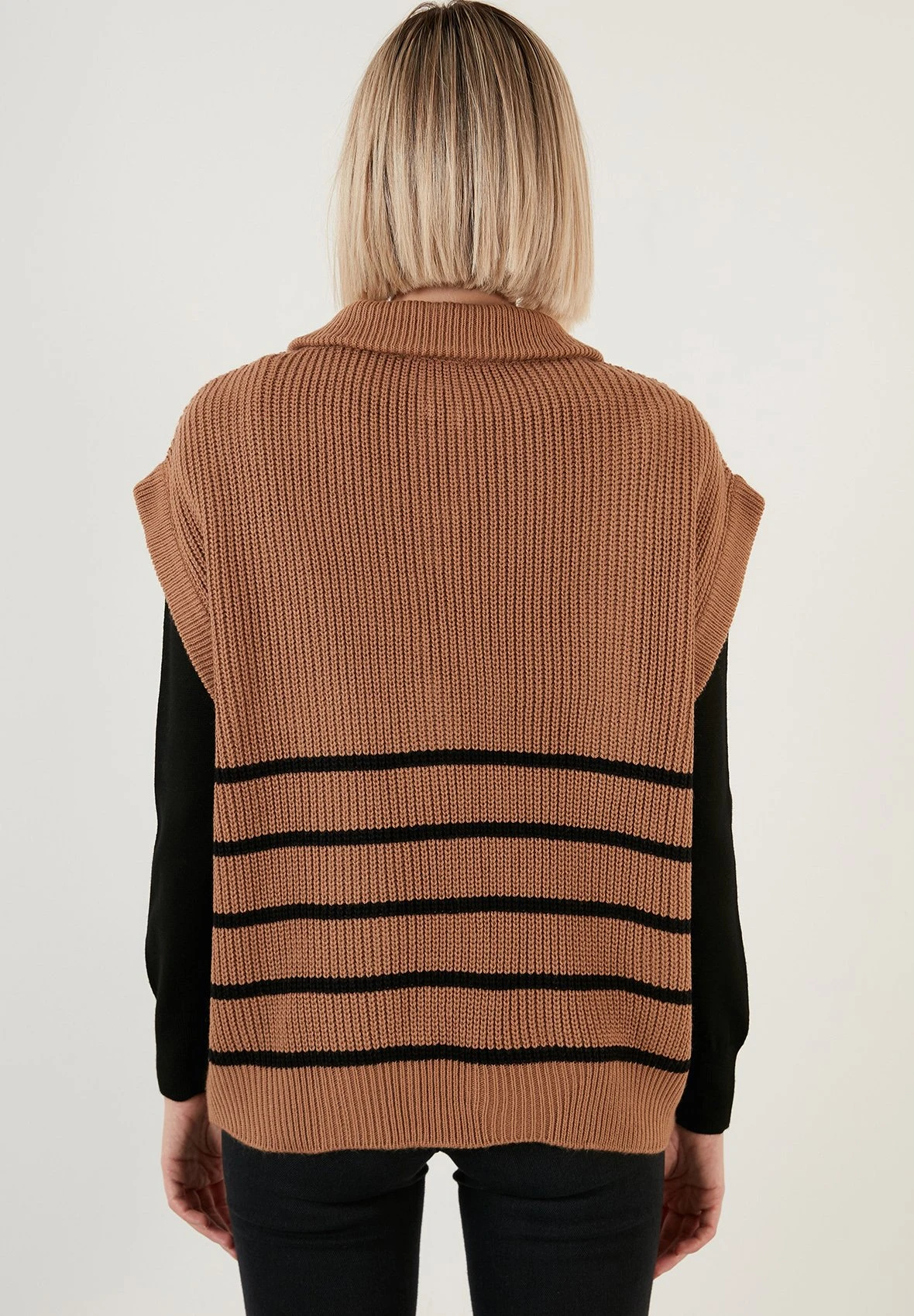 LELA Regular FitT-Shirt Con StampaBrown Donna T-shirt E Top L6S21D02C-O11 2 LELA Regular FitT-Shirt Con StampaBrown Donna T-shirt E Top L6S21D02C-O11 - immagine 2