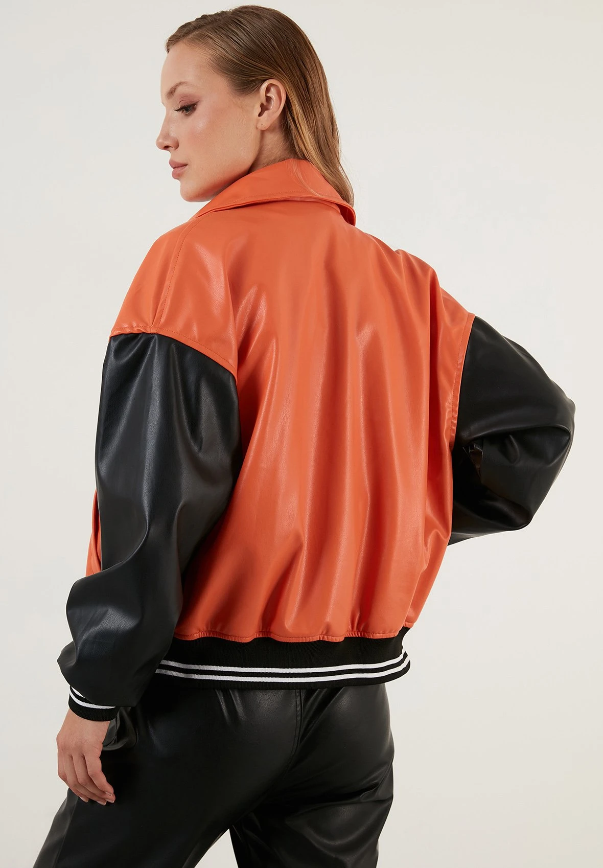 LELA Loose FitGiacca In SimilpelleOrange Donna Giacche E Blazer L6S21U01C-H11 3 LELA Loose FitGiacca In SimilpelleOrange Donna Giacche E Blazer L6S21U01C-H11 - immagine 3