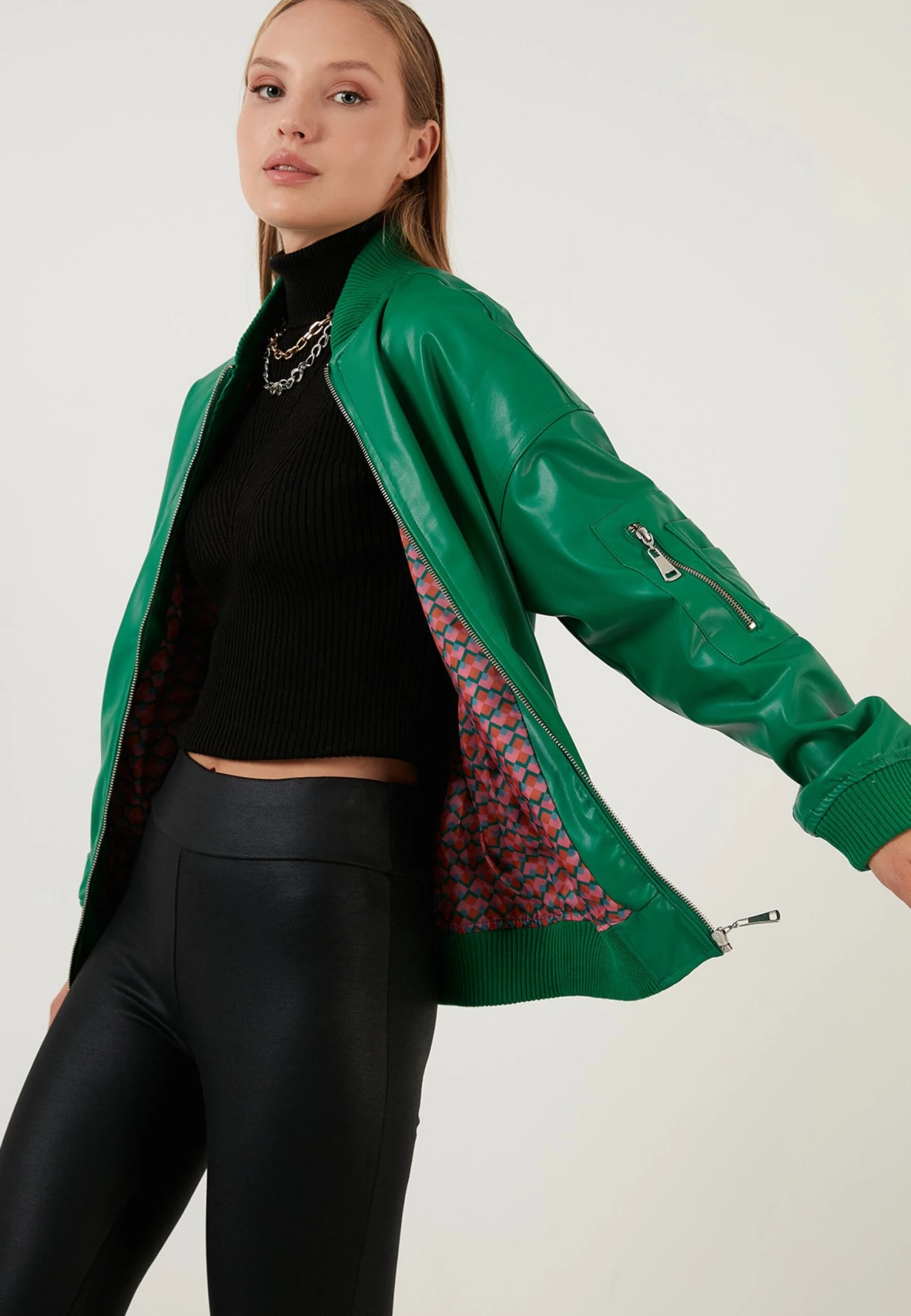 LELA Loose FitGiacca In SimilpelleBenetton Color Donna Giacche E Blazer L6S21U01P-M11 4 LELA Loose FitGiacca In SimilpelleBenetton Color Donna Giacche E Blazer L6S21U01P-M11 - immagine 4