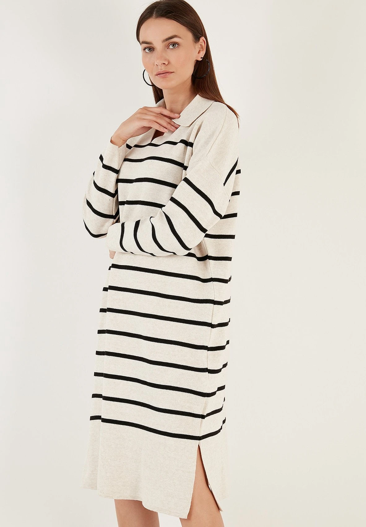 LELA Abito In Maglia - Light Stone Black 4 LELA Abito In Maglia - Light Stone Black - immagine 4