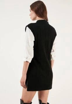 LELA Regular Fit - T-Shirt Basic - Black 9 LELA Regular Fit - T-Shirt Basic - Black -Lela 1f2944509e034305aca3440cfdcc20c9