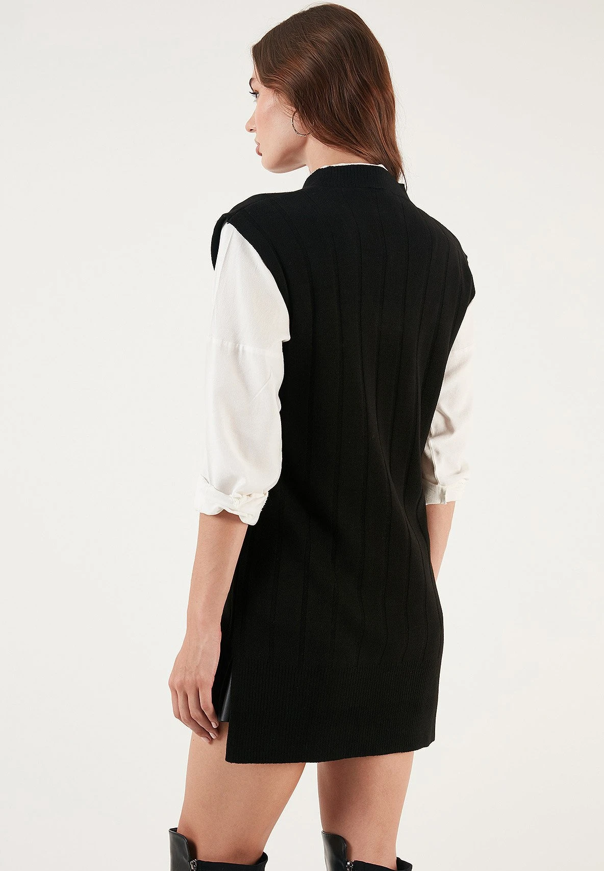 LELA Regular Fit - T-Shirt Basic - Black 3 LELA Regular Fit - T-Shirt Basic - Black - immagine 3