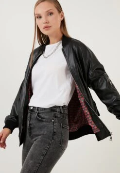 LELA Loose FitGiacca In SimilpelleBlack Donna Giacche E Blazer L6S21U01P-Q11 10 LELA Loose FitGiacca In SimilpelleBlack Donna Giacche E Blazer L6S21U01P-Q11 -Lela 24ce83328efd42cba217562ad5393739