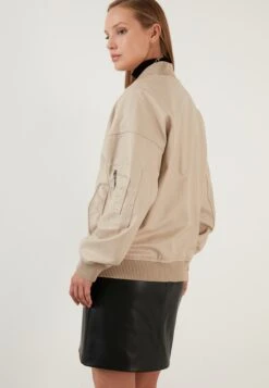 LELA Loose FitGiacca In SimilpelleStone Donna Giacche E Blazer L6S21U01P-C11 9 LELA Loose FitGiacca In SimilpelleStone Donna Giacche E Blazer L6S21U01P-C11 -Lela 2716d5ec135f48dca366cc199549d001