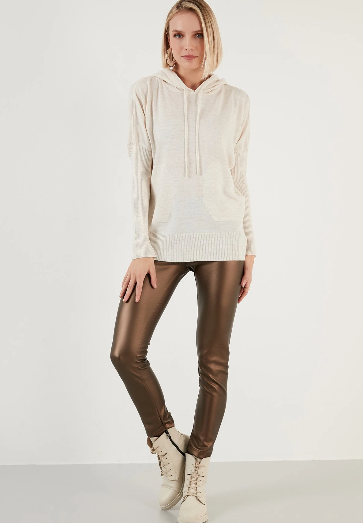 LELA Regular FitFelpa Con CappuccioEcru Donna Maglieria L6S21I033-A11 2 LELA Regular FitFelpa Con CappuccioEcru Donna Maglieria L6S21I033-A11 - immagine 2