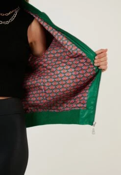 LELA Loose FitGiacca In SimilpelleBenetton Color Donna Giacche E Blazer L6S21U01P-M11 9 LELA Loose FitGiacca In SimilpelleBenetton Color Donna Giacche E Blazer L6S21U01P-M11 -Lela 3b91bc6ed5944153885343e3c40762b7