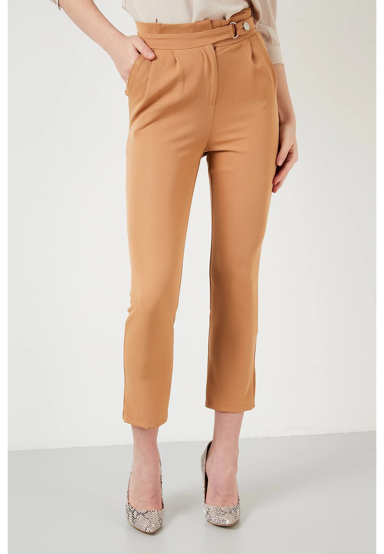 LELA Regular Fit - Pantaloni - Camel 1 LELA Regular Fit - Pantaloni - Camel