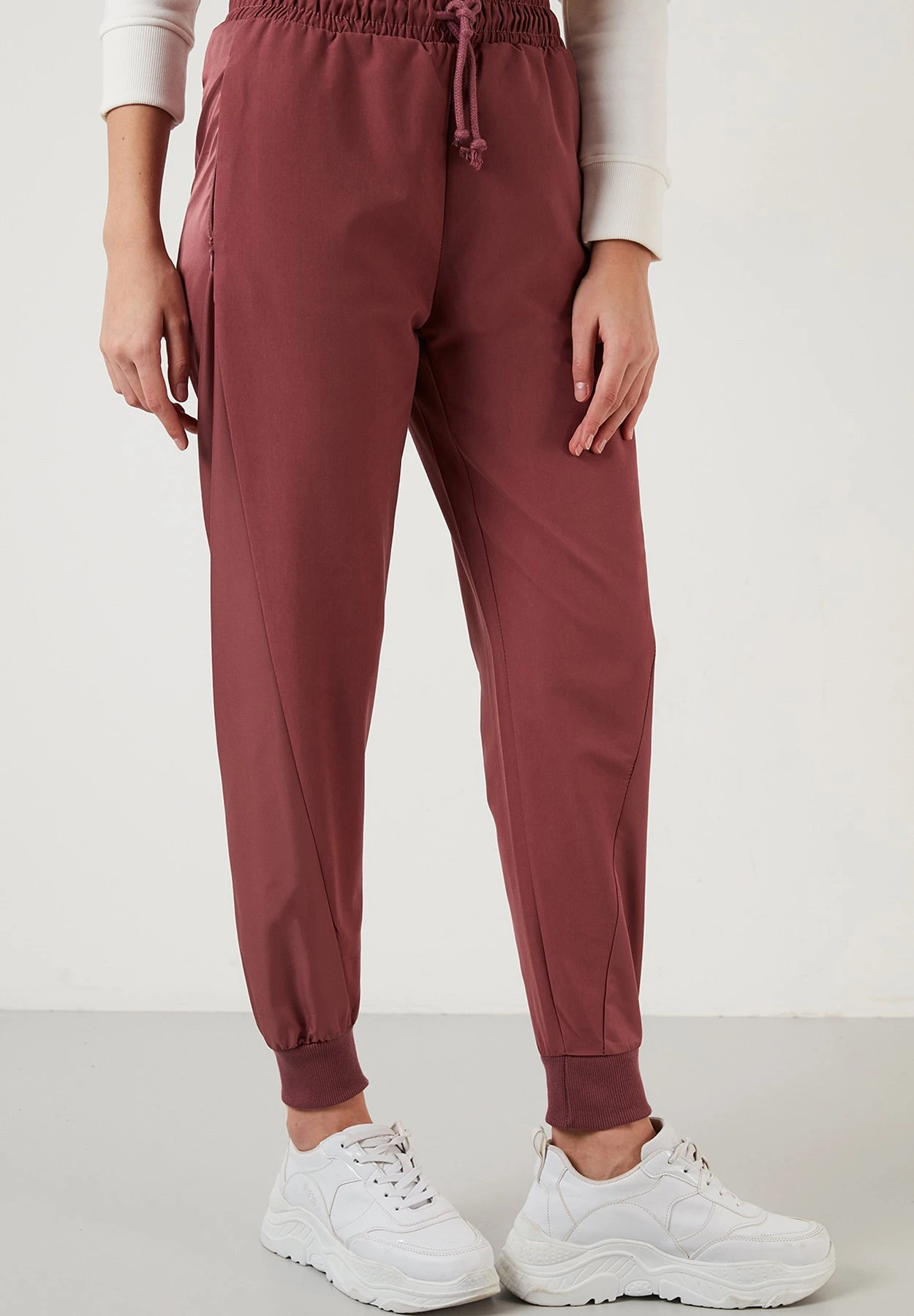 LELA Regular FitPantaloni SportiviDusty Rose Color Donna Pantaloni L6S21A00V-J11 4 LELA Regular FitPantaloni SportiviDusty Rose Color Donna Pantaloni L6S21A00V-J11 - immagine 4