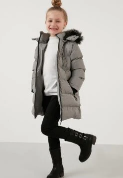 Lela -Lela 6dae4756811c4e15b2d91dee86d9056f