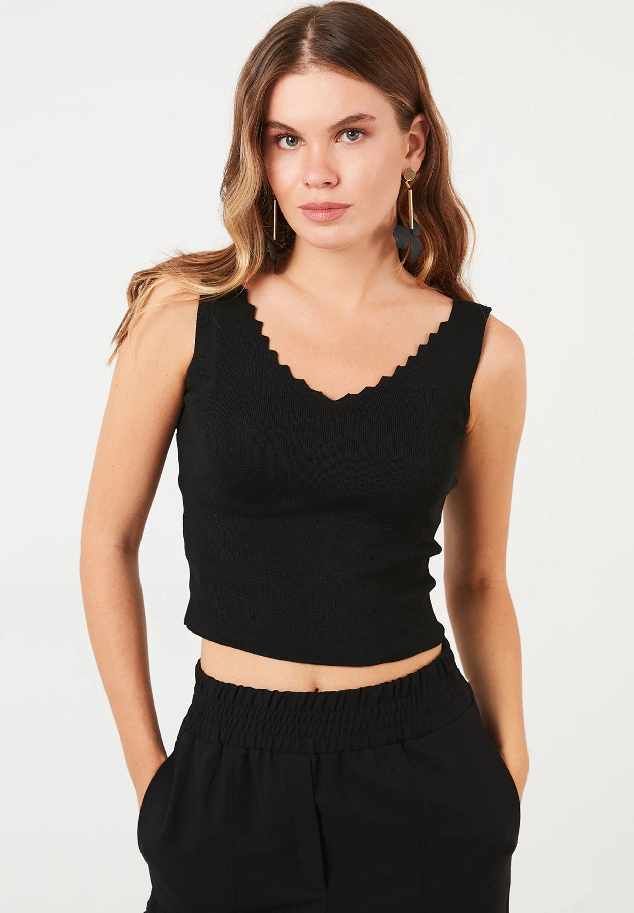 LELA Regular Fit - Top - Black 1 LELA Regular Fit - Top - Black