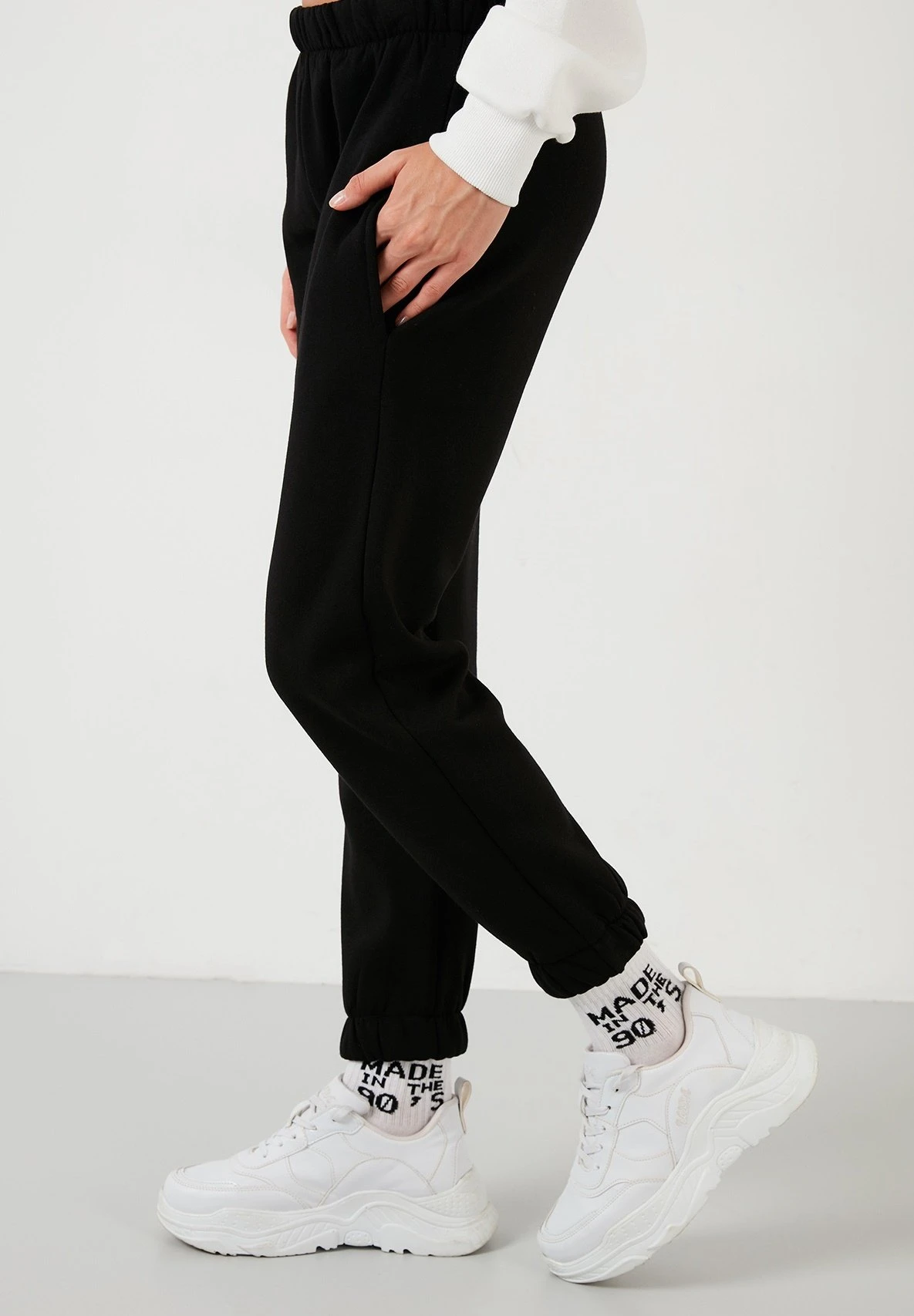 LELA Regular Fit - Pantaloni Sportivi - Black 4 LELA Regular Fit - Pantaloni Sportivi - Black - immagine 4