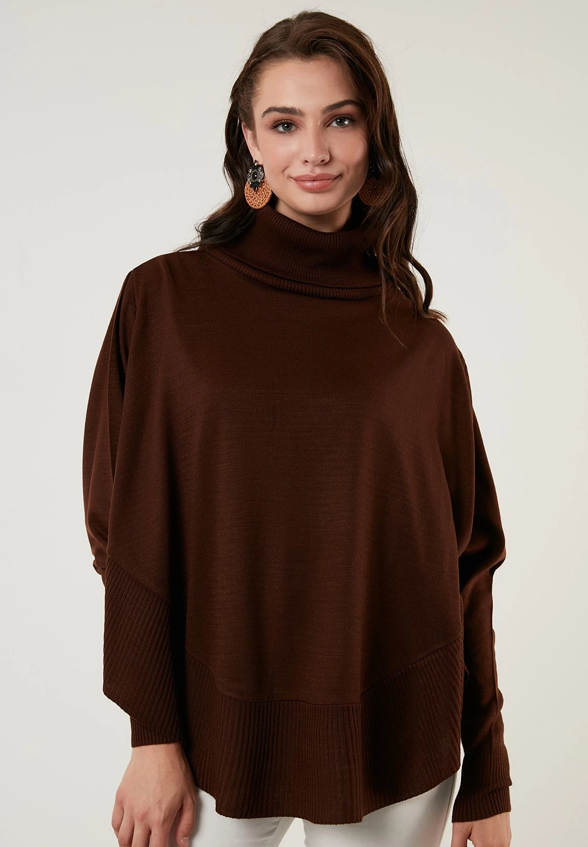 LELA Mantella - Brown 1 LELA Mantella - Brown