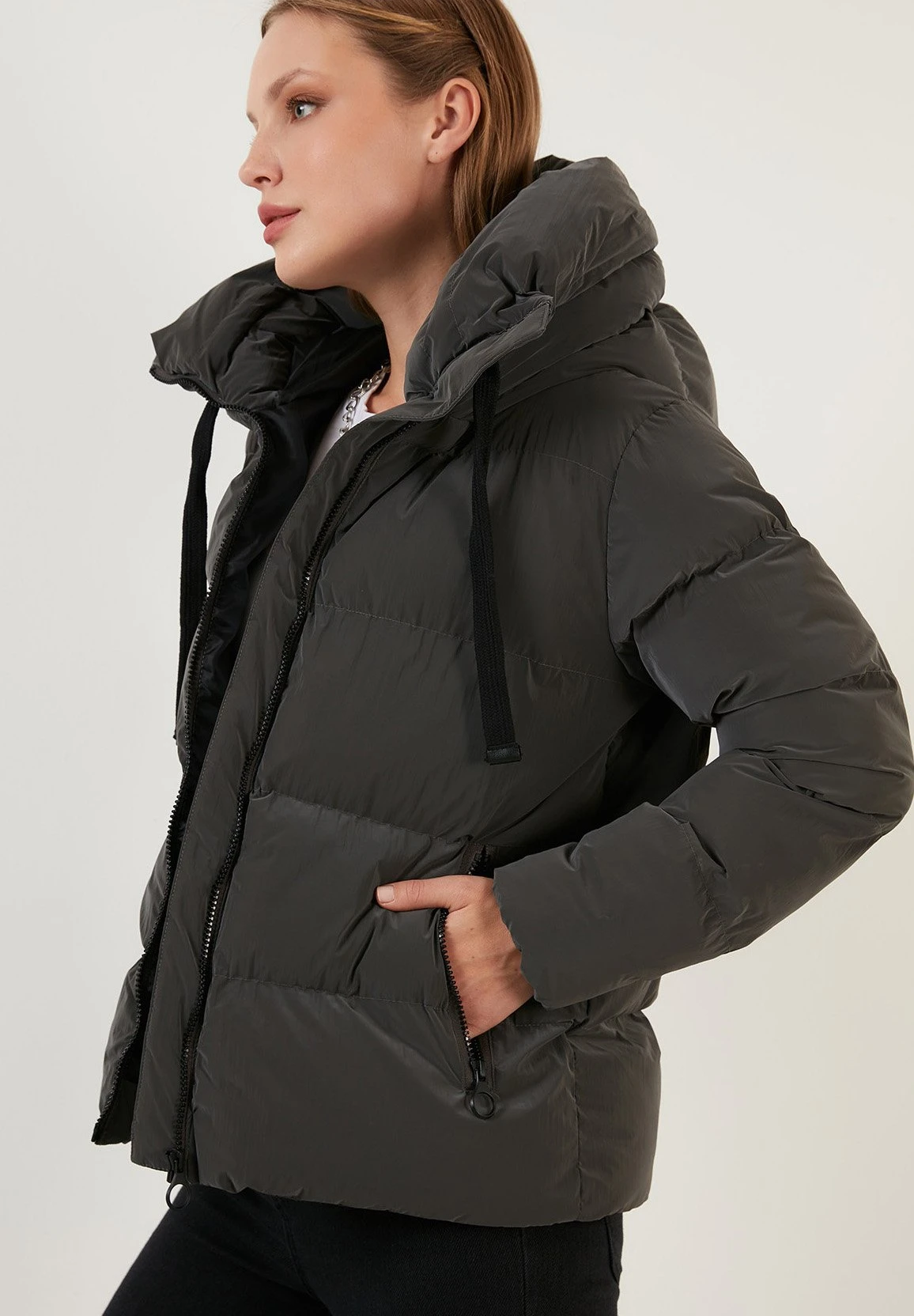 Lela Hooded Puffer FlameGiacca InvernaleGrey Donna Giacche E Blazer L6S21U00R-C11 4 Lela Hooded Puffer FlameGiacca InvernaleGrey Donna Giacche E Blazer L6S21U00R-C11 - immagine 4