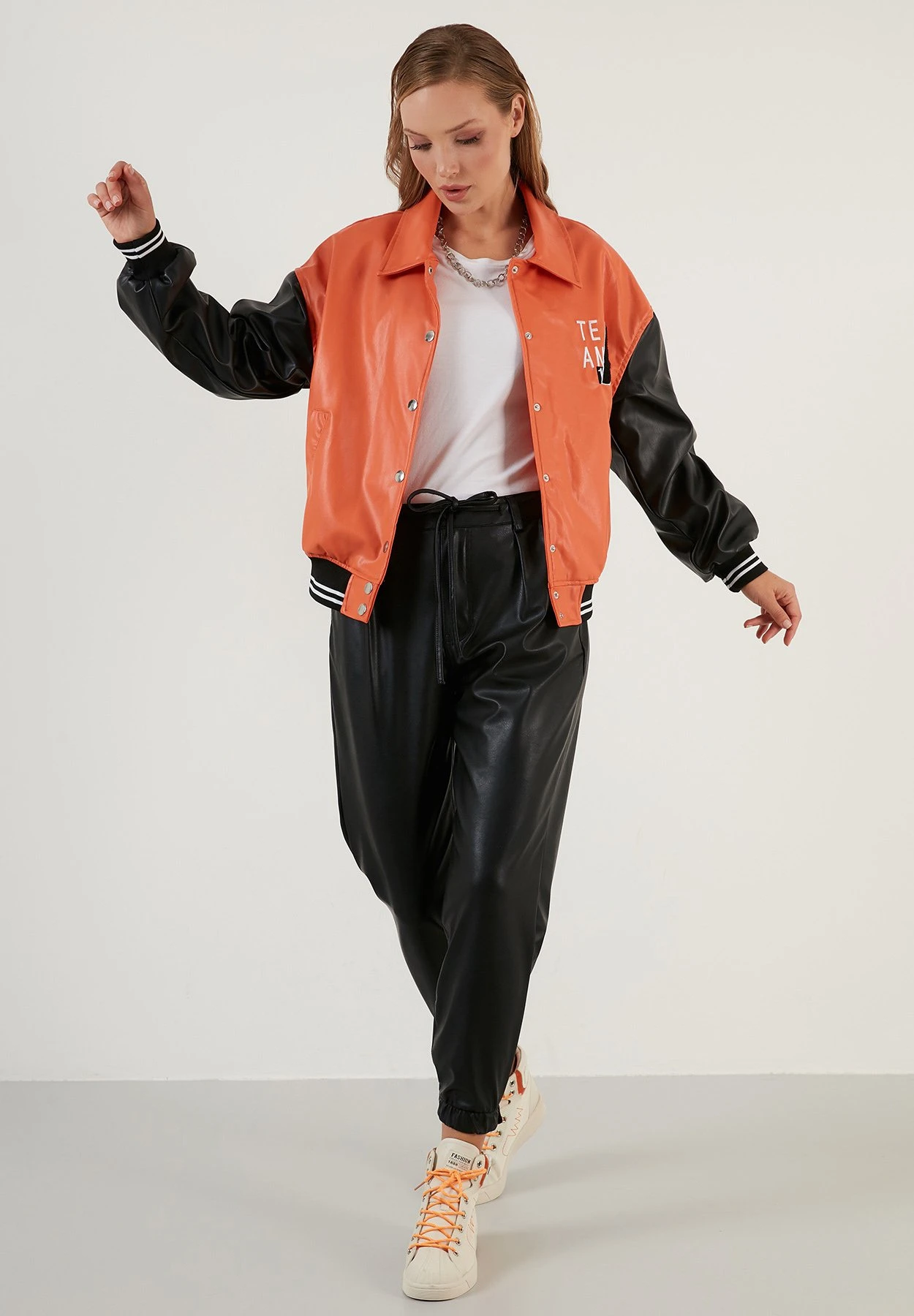 LELA Loose FitGiacca In SimilpelleOrange Donna Giacche E Blazer L6S21U01C-H11 2 LELA Loose FitGiacca In SimilpelleOrange Donna Giacche E Blazer L6S21U01C-H11 - immagine 2