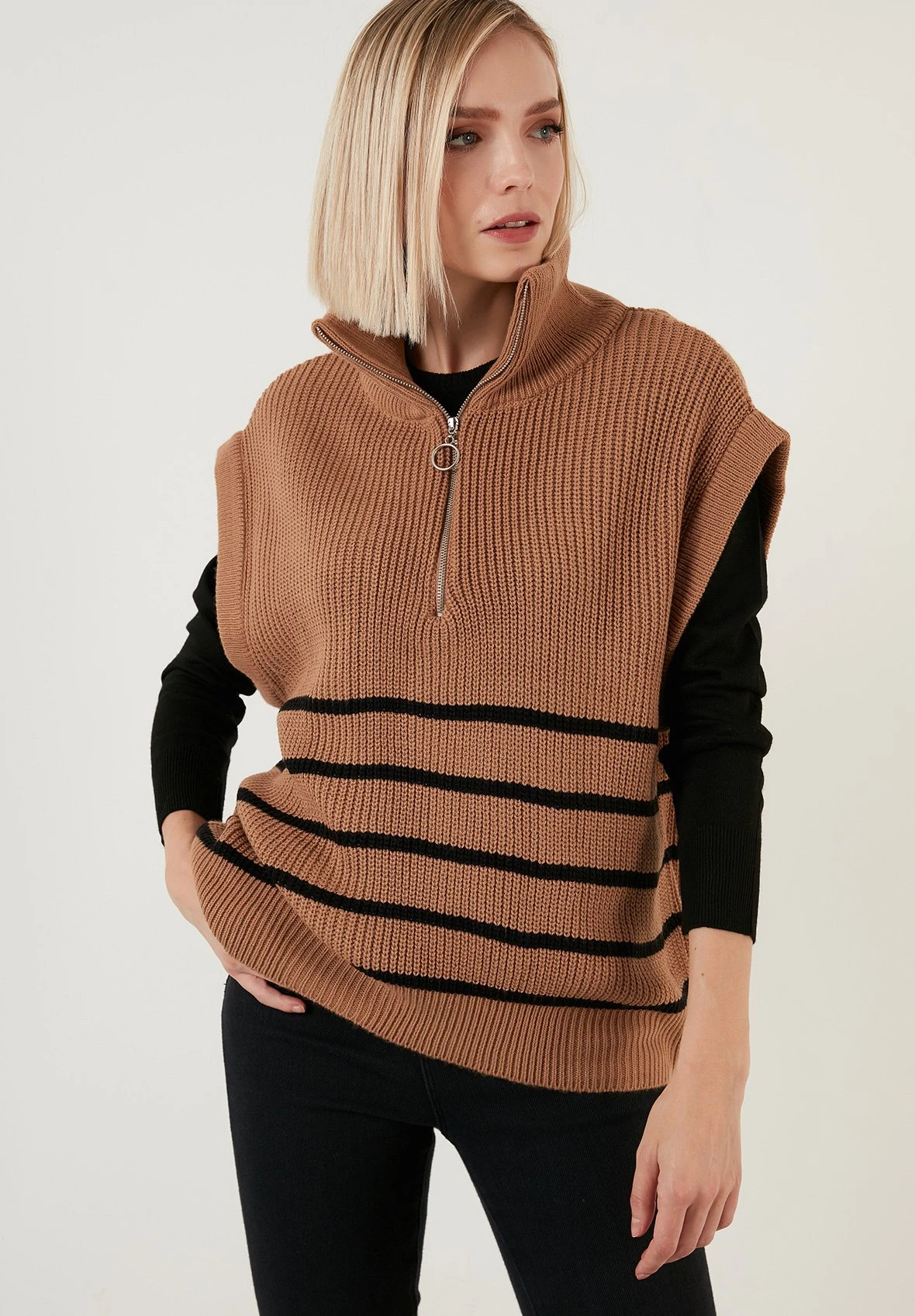 LELA Regular FitT-Shirt Con StampaBrown Donna T-shirt E Top L6S21D02C-O11 4 LELA Regular FitT-Shirt Con StampaBrown Donna T-shirt E Top L6S21D02C-O11 - immagine 4