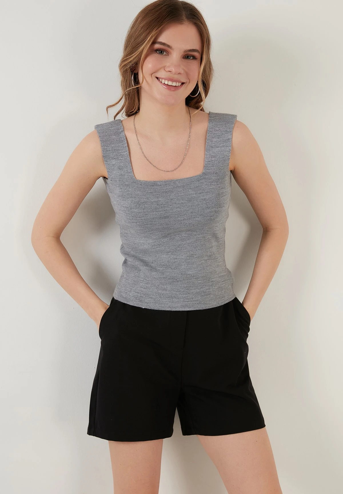 LELA Regular Fit - Top - Grey 1 LELA Regular Fit - Top - Grey