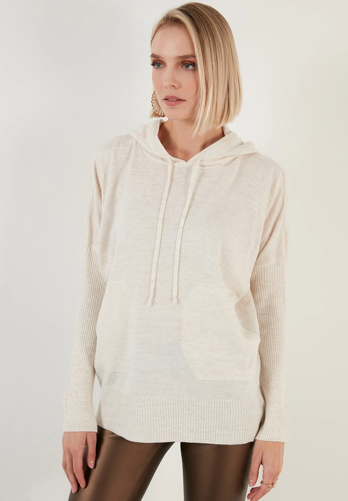 LELA Regular FitFelpa Con CappuccioEcru Donna Maglieria L6S21I033-A11 1 LELA Regular FitFelpa Con CappuccioEcru Donna Maglieria L6S21I033-A11