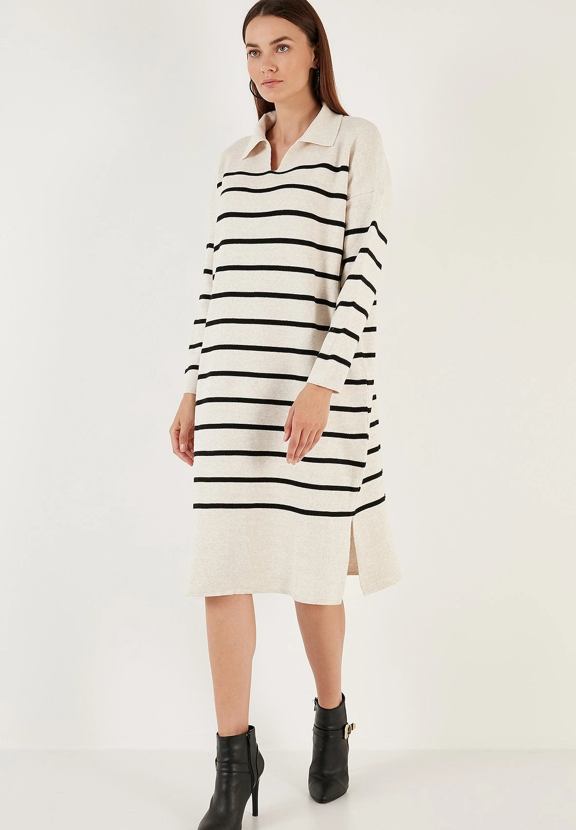 LELA Abito In Maglia - Light Stone Black 3 LELA Abito In Maglia - Light Stone Black - immagine 3