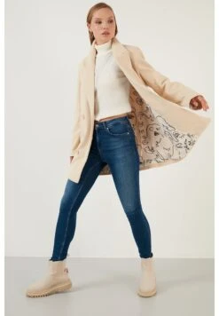 LELA Cappotto Corto - Stone -Lela a560a51b4b394a4cb68dbeb42b386957