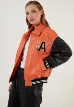 LELA Loose FitGiacca In SimilpelleOrange Donna Giacche E Blazer L6S21U01C-H11 11 LELA Loose FitGiacca In SimilpelleOrange Donna Giacche E Blazer L6S21U01C-H11 -Lela a6818c3d2d0144399fa1974afb706bdf