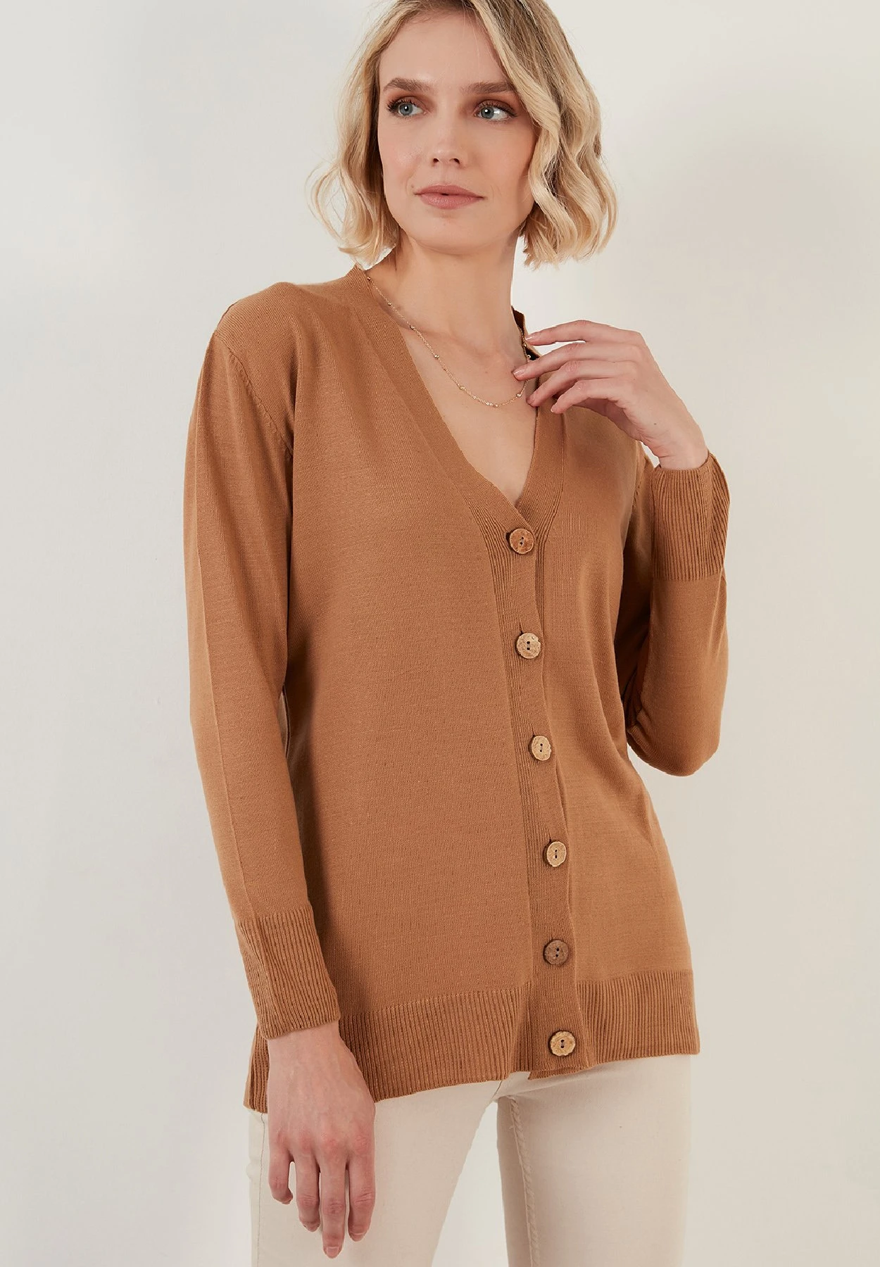 LELA Regular FitCardiganCaramel Donna Maglieria L6S21I042-O11 4 LELA Regular FitCardiganCaramel Donna Maglieria L6S21I042-O11 - immagine 4