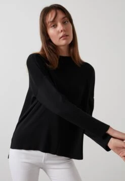 Lela -Lela ac78047a53af440f88fd4ef650c40523