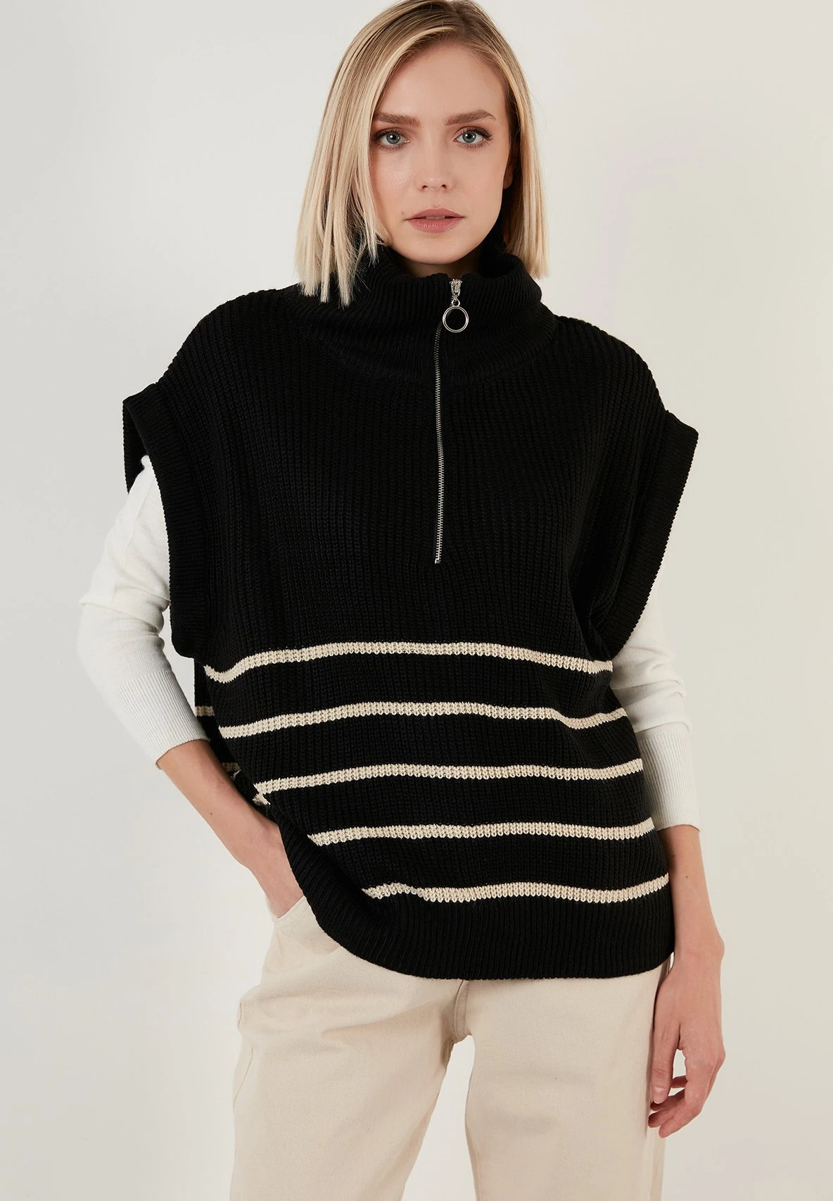 LELA Regular FitT-Shirt Con StampaBlack Donna T-shirt E Top L6S21D02C-Q11 6 LELA Regular FitT-Shirt Con StampaBlack Donna T-shirt E Top L6S21D02C-Q11 - immagine 6