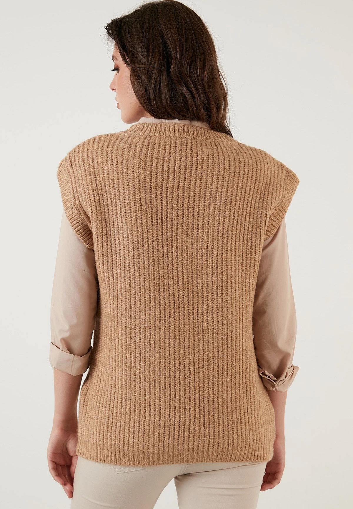 LELA Regular FitMaglioneCamel Donna Maglieria L6S21I02C-B11 2 LELA Regular FitMaglioneCamel Donna Maglieria L6S21I02C-B11 - immagine 2