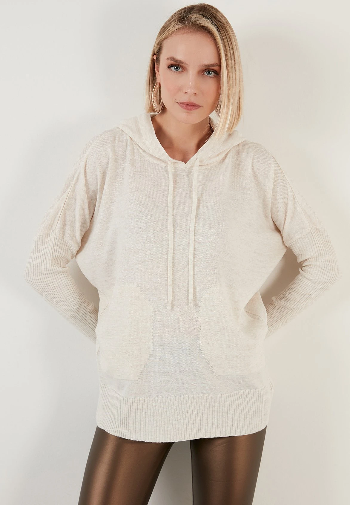 LELA Regular FitFelpa Con CappuccioEcru Donna Maglieria L6S21I033-A11 4 LELA Regular FitFelpa Con CappuccioEcru Donna Maglieria L6S21I033-A11 - immagine 4