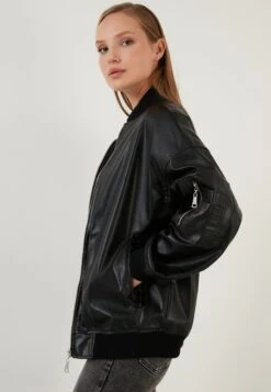 LELA Loose FitGiacca In SimilpelleBlack Donna Giacche E Blazer L6S21U01P-Q11 12 LELA Loose FitGiacca In SimilpelleBlack Donna Giacche E Blazer L6S21U01P-Q11 -Lela bb6b259d2a764094be023e5e2f96fab0