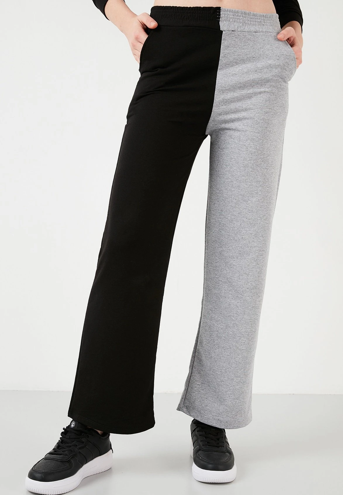 LELA Regular Fit - Pantaloni Sportivi - Black-Grey 1 LELA Regular Fit - Pantaloni Sportivi - Black-Grey