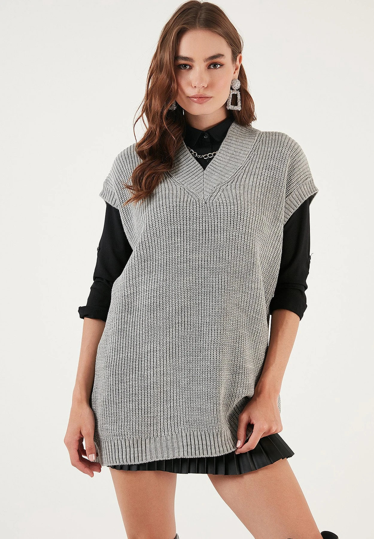 LELA V Neck MaglioneLight Grey Donna Maglieria L6S21I027-C11 1 LELA V Neck MaglioneLight Grey Donna Maglieria L6S21I027-C11