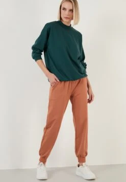 Lela -Lela c1864ee9080343459b3ad56e132a5913