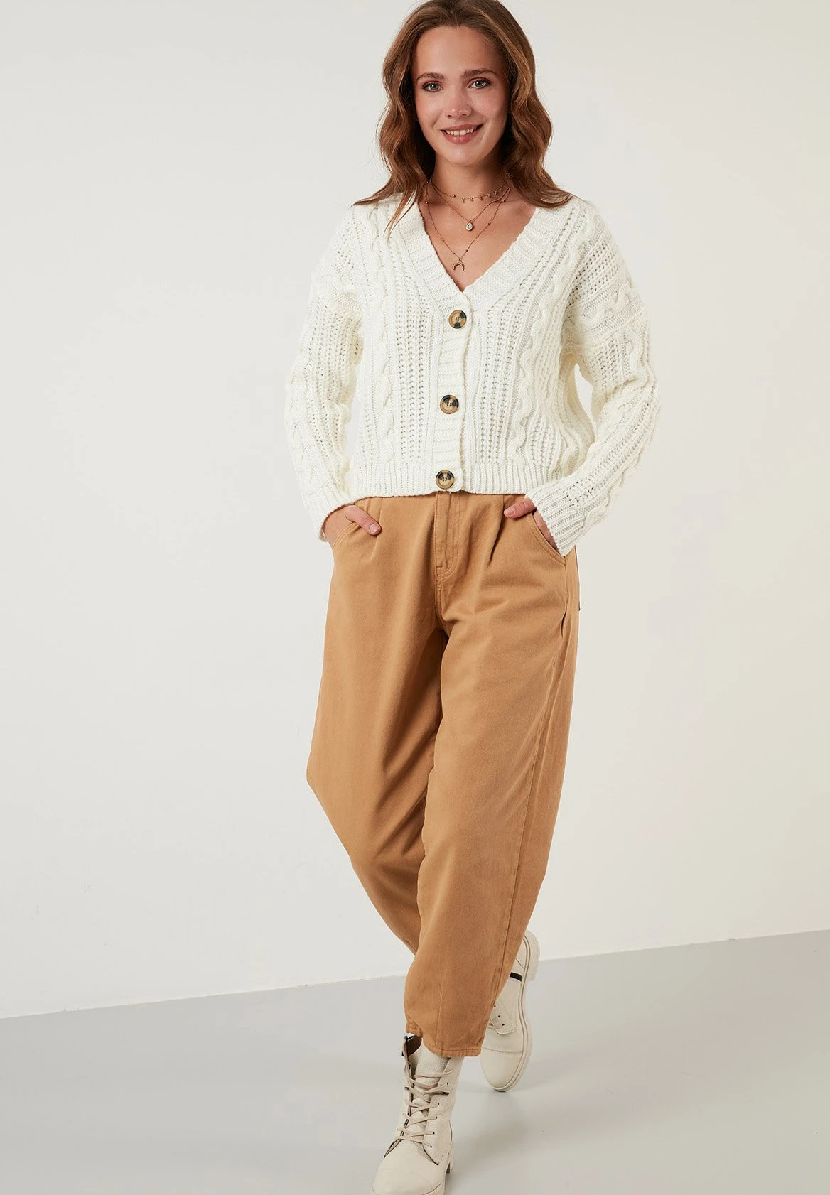 LELA Regular FitCardiganEcru Donna Maglieria L6S21I02G-A11 2 LELA Regular FitCardiganEcru Donna Maglieria L6S21I02G-A11 - immagine 2