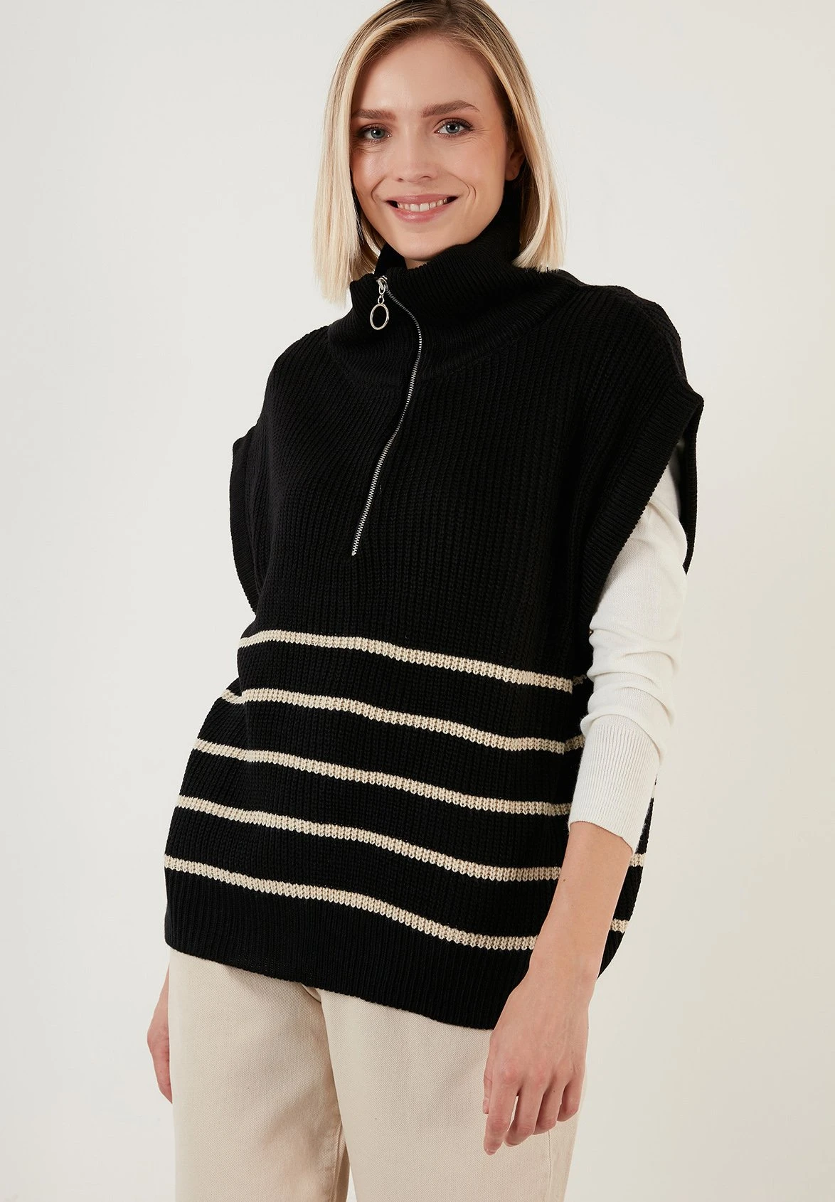 LELA Regular FitT-Shirt Con StampaBlack Donna T-shirt E Top L6S21D02C-Q11 4 LELA Regular FitT-Shirt Con StampaBlack Donna T-shirt E Top L6S21D02C-Q11 - immagine 4