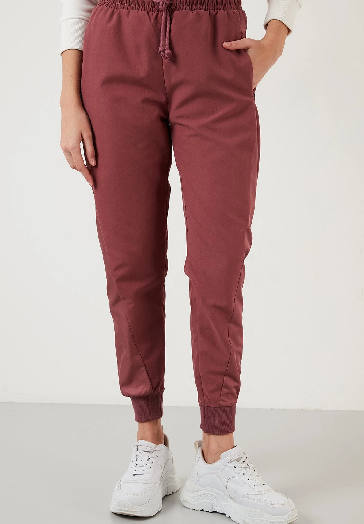 LELA Regular FitPantaloni SportiviDusty Rose Color Donna Pantaloni L6S21A00V-J11 1 LELA Regular FitPantaloni SportiviDusty Rose Color Donna Pantaloni L6S21A00V-J11