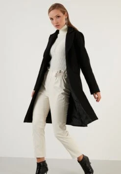 LELA Regular Fit - Cappotto Classico - Black 7 LELA Regular Fit - Cappotto Classico - Black -Lela dc2951784ef54f078464c566ea2b85d2