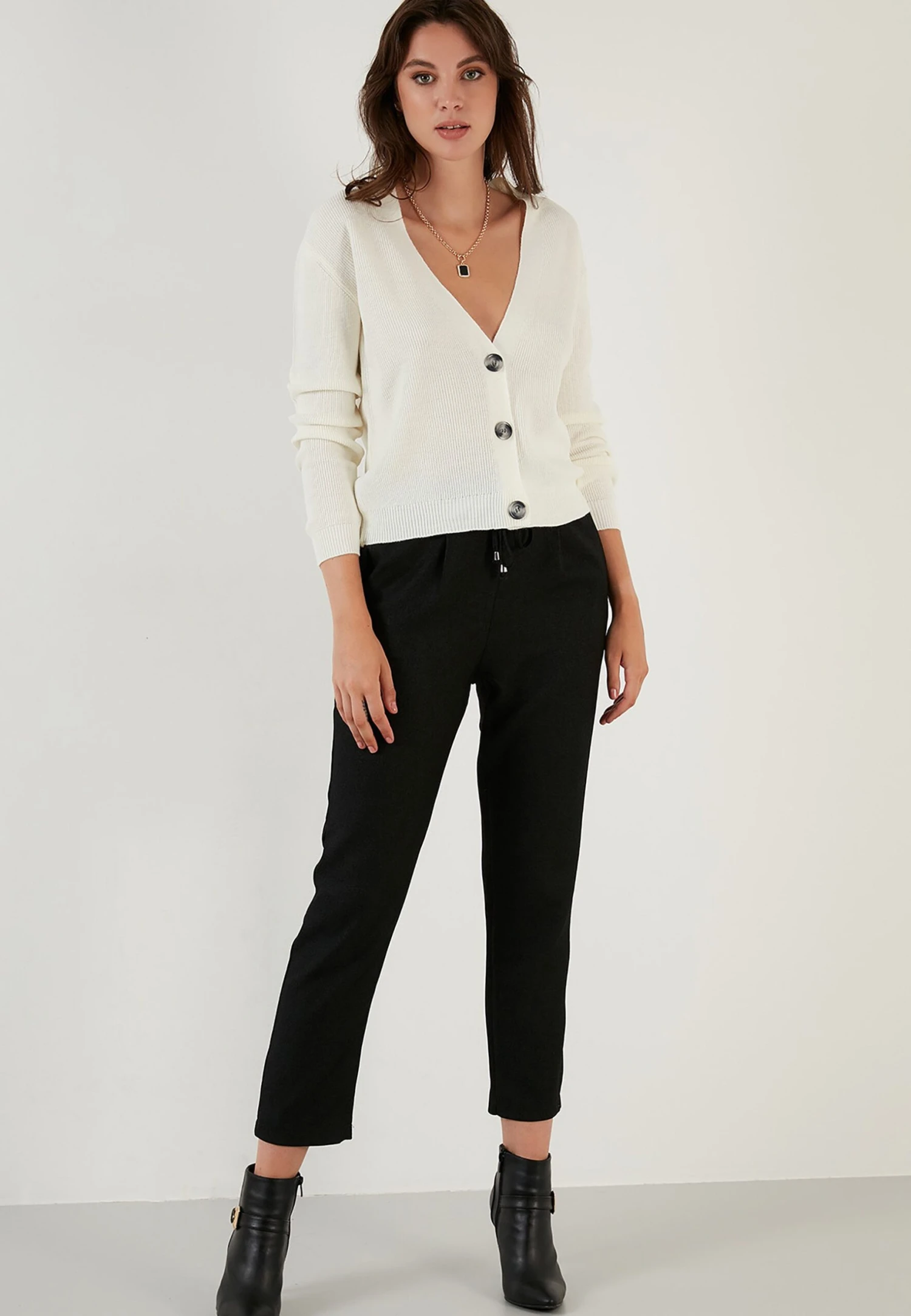 LELA Regular FitCardiganEcru Donna Maglieria L6S21I02A-A11 2 LELA Regular FitCardiganEcru Donna Maglieria L6S21I02A-A11 - immagine 2