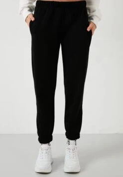 LELA Regular Fit - Pantaloni Sportivi - Black