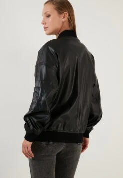 LELA Loose FitGiacca In SimilpelleBlack Donna Giacche E Blazer L6S21U01P-Q11 9 LELA Loose FitGiacca In SimilpelleBlack Donna Giacche E Blazer L6S21U01P-Q11 -Lela f19215c48a04438a9626060f7fd90294