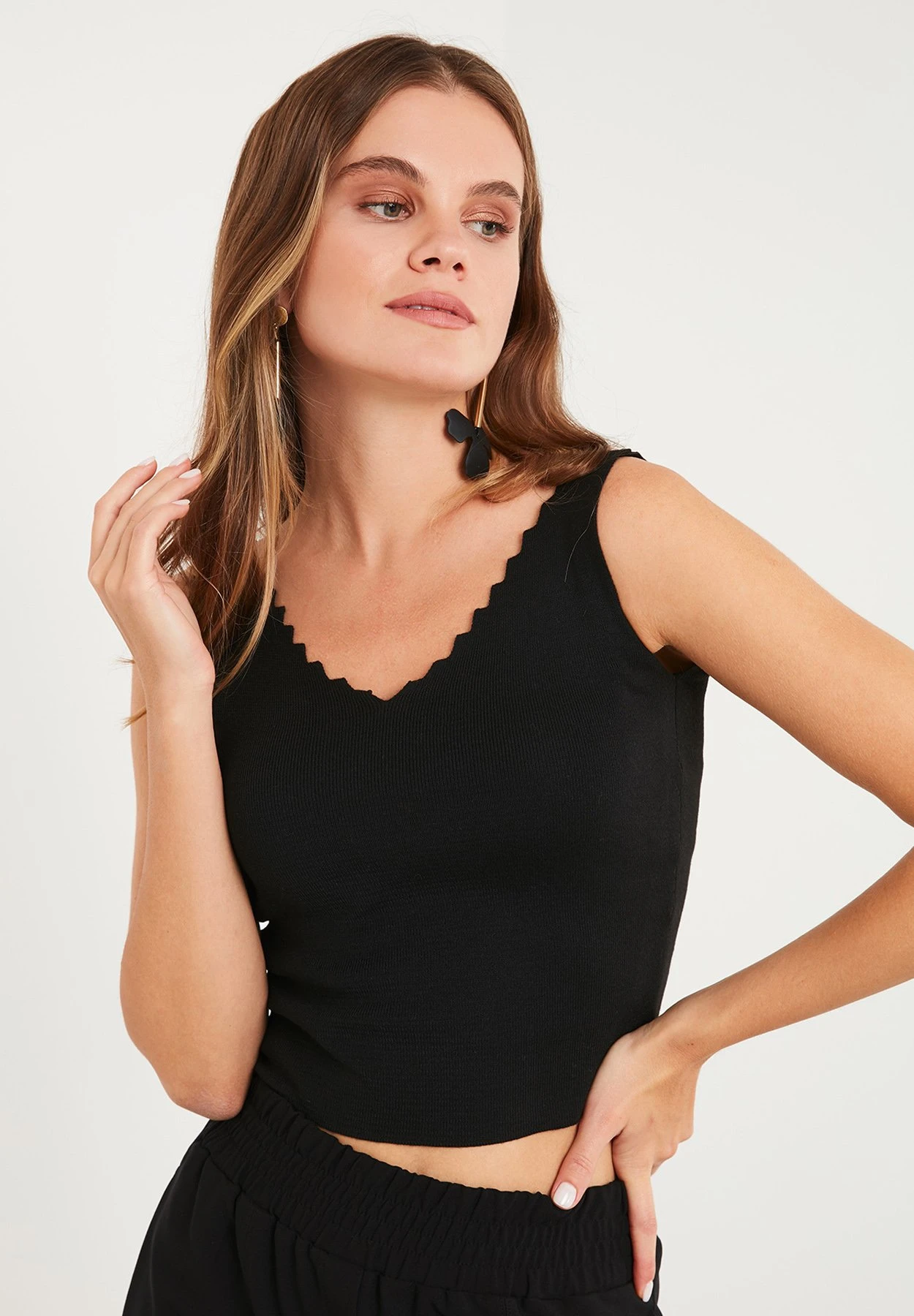 LELA Regular Fit - Top - Black 3 LELA Regular Fit - Top - Black - immagine 3