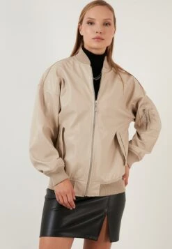 LELA Loose FitGiacca In SimilpelleStone Donna Giacche E Blazer L6S21U01P-C11 13 LELA Loose FitGiacca In SimilpelleStone Donna Giacche E Blazer L6S21U01P-C11 -Lela f6767fdfe6954f519b7884de3273bc1f